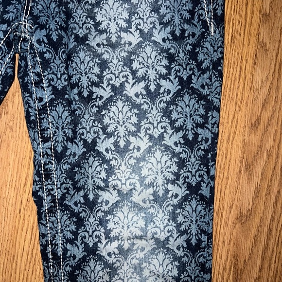 Miss Me Capris - Picture 3 of 6